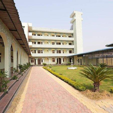 Hotel O Radhika Resort โกตา ภายนอก รูปภาพ
